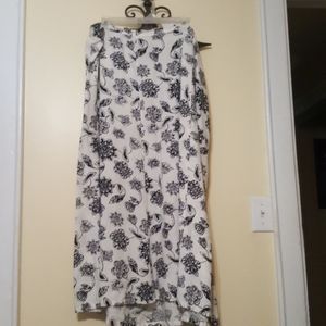 Skirt with black stencil flowers